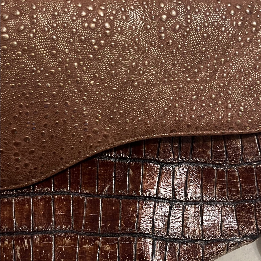 Stylish Brown Croc-Embossed Shoulder Bag - Picture 9 of 9